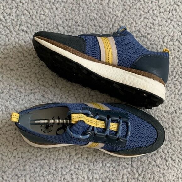 OTBT Women's Lace Up Sneakers